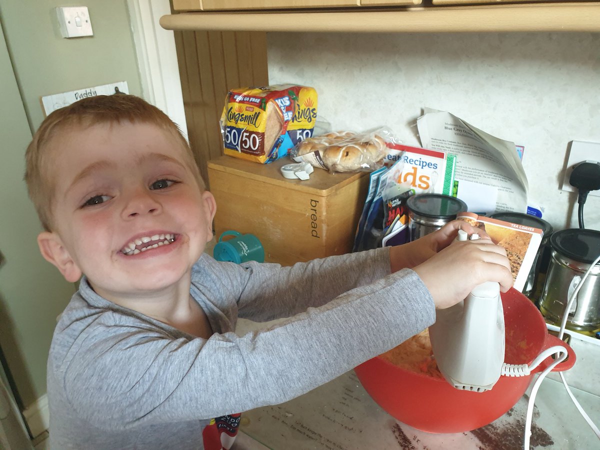 T23Pamela's tweet photo. @romillypsnurs Fynleigh helping mummy bake Banana and chocolate cake, cant wait to eat it with his brother https://t.co/8o64ayfjtg