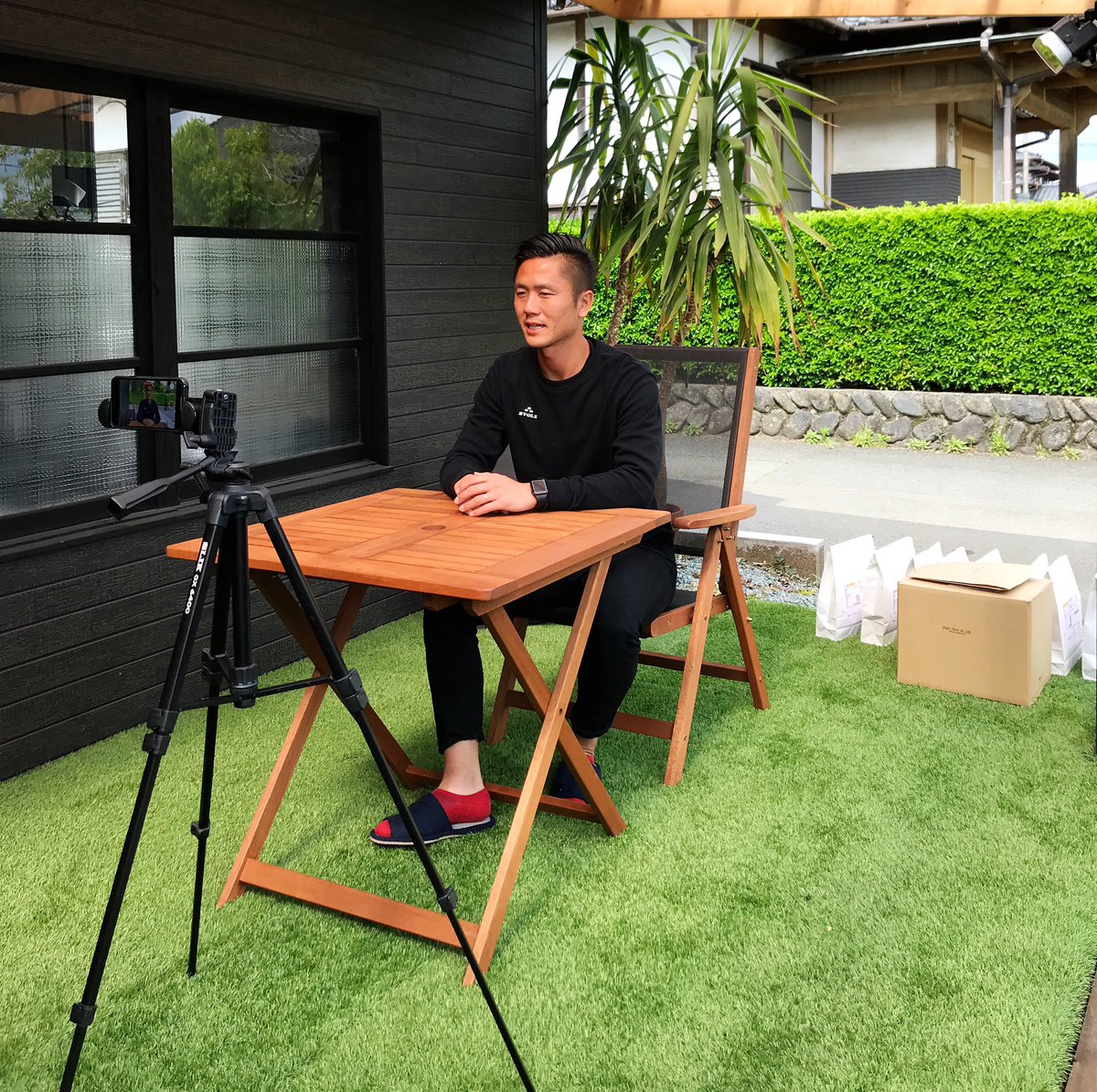 shotamatsuoka3's tweet image. EVOLEを着用してくれてる少年チームからの依頼で、子ども達にメッセージ動画を撮影🎥
ウェアを通して繋がった方とウェア以外でも繋がれる事こそがEVOLEの真骨頂。
#EVOLE
#スポーツを通じて人と人の繋がりの輪を
#ブランドコンセプト