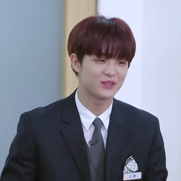 Jihoon-Maingay-Walang permanenteng upuan 'to kung sino gusto nya kadaldalan sa araw na yon dun sya.-Laging sumisigaw sa room-"Bakit kayo gumagawa ng assignment? Sabihin nalang natin wala syang sinabi!!"-Taga "owwwww" pag may away sa room-Chismis time with Jaehyuk