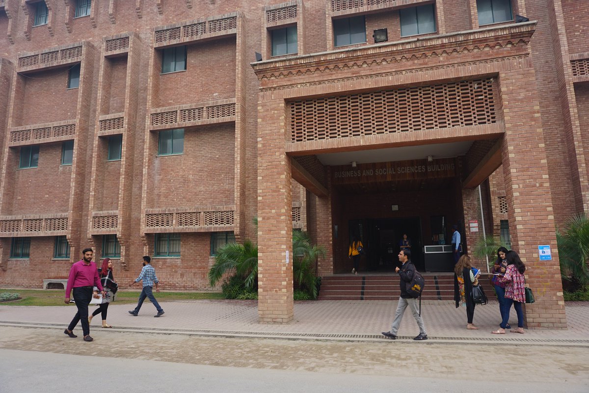 PCUSAFoundation's tweet photo. Forman Christian College @FCCollege in Lahore, Pakistan, has deep @Presbyterian roots. The university is deeply dedicated to providing education - even in a pandemic. More: https://t.co/NpOw9nh05P #PCUSA #Pakistan #FCC #FriendsOfForman #COVID19 #Pandemic 
Photo from Nov. 2019 https://t.co/6flQIbWHhb