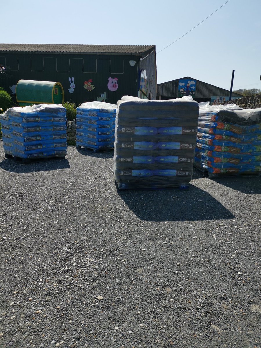 putlakefarm's tweet photo. Delivery of compost. Fully stocked again ✅😁 https://t.co/upWTTOK3BP