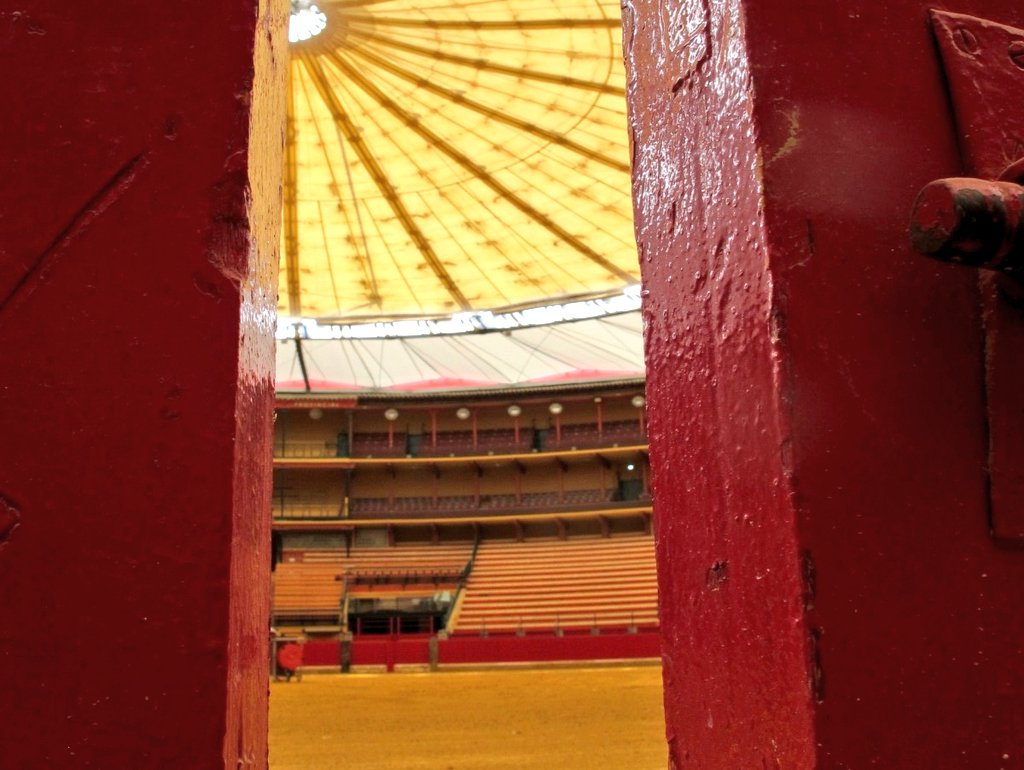 Se volverán a abrir estas puertas... 

¡Mucho ánimo a todos!

#FeriaDeSanJorge
#FelizSanJorge
#QuedateEnCasa
#Zaragoza