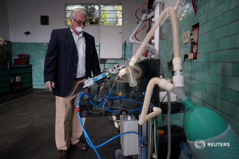From Britain to Uruguay, engineers are in a race to build ventilators. But while doctors initially packed intensive care units with intubated patients, now many are exploring other options. 2/8