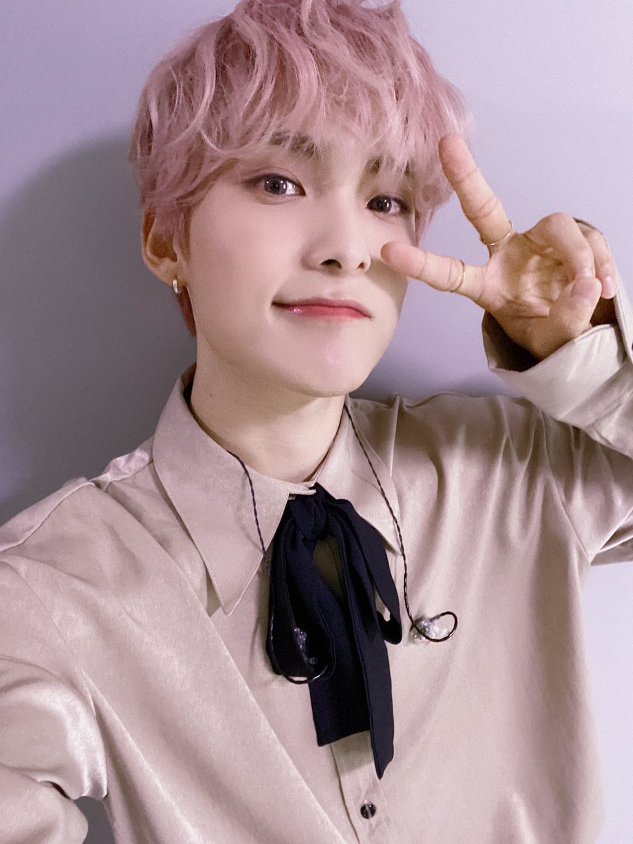 day 110, april 19thpark junhee➪ a.c.e - leader, lead vocalist, lead dancer➪ bias - semi-ultpinkhee >>> anything else