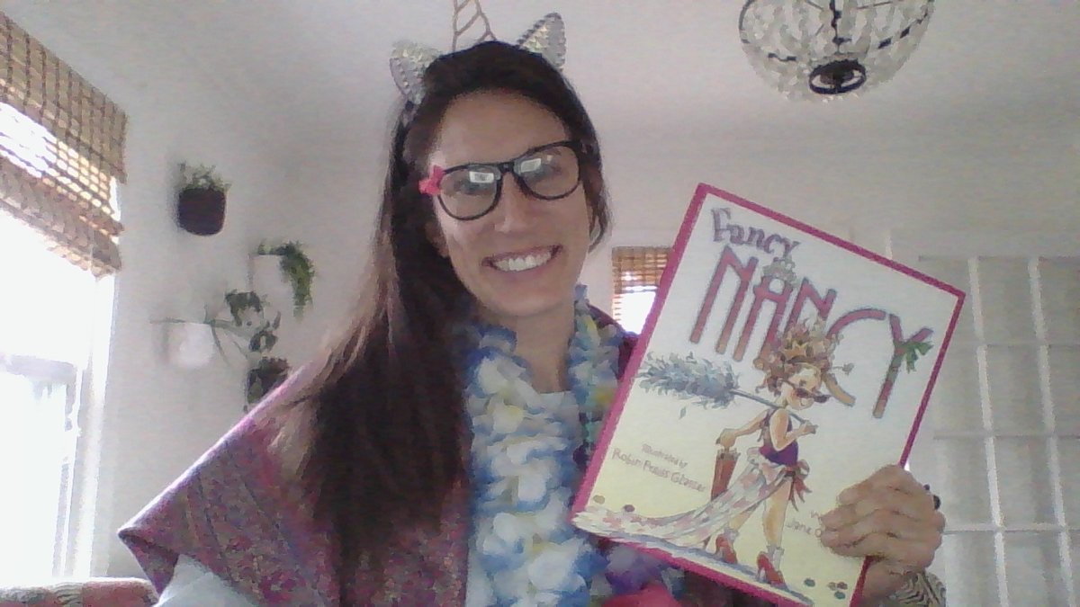 LibraryLadyGWL's tweet image. It's #WorldBookDay! How will you celebrate?  @GWLSchool Library is encouraging readers to dress up like their favorite book characters!  Who will you transform into?! Dress up and respond at the #flipgrid link: flipgrid.com/f1da3057