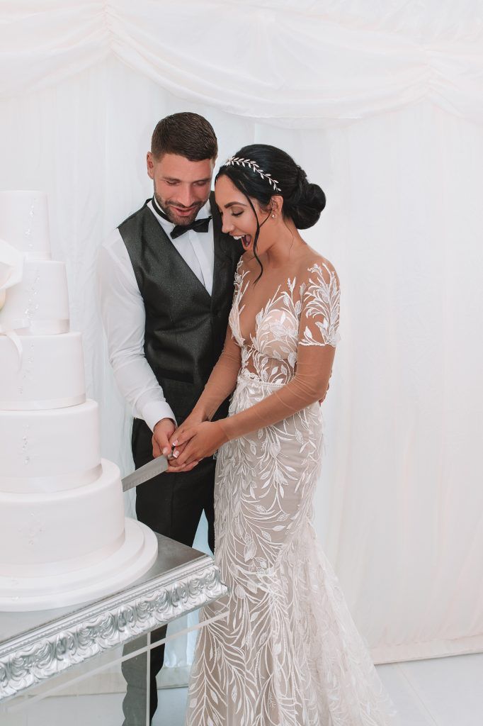 TheWedding_Club's tweet photo. Our fab #TWCBride in her @bertabridal gown 🌹
See more here: https://t.co/nVQw9YqNyU
#WeddingPhotography #WeddingFun #WeddingCake #WeddingInspo https://t.co/U7IFwILntV