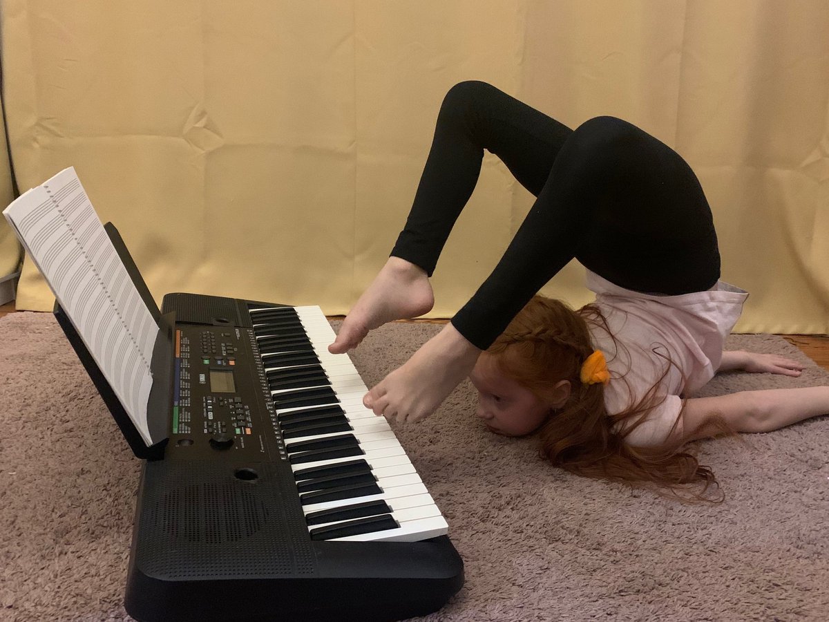 253Dance's tweet photo. Remote learning #10minutephotochallenge inspired by photographer @jordanmatter & ballerina @MichaelaDPrince 3rd grader Dina showing the definition of the #performingarts #ps253 #nycdoe #brooklyn #dancer #remotelearning @UFT @MissGina253 @ArtsEd_SI_BKS @DOEChancellor @NYCSchools https://t.co/o3gjIgVUbP