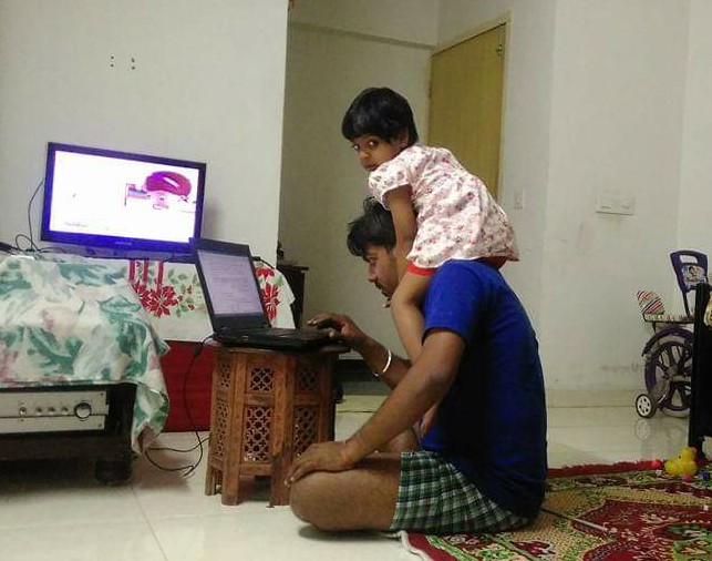 parag_sugaonkar's tweet photo. @TataConsumer My unique WFH is engaging kid by switching on TV for sometime so that I can work better.
In Daily routine I don't get time to interact so now kid play around me always.
my unique style
๐โบ๏ธ๐๐๐
#WorkFromHomeHack
#TataConsumer
@amrutadevale
@taniya151
@vidhishah https://t.co/cqC4F3rQlt