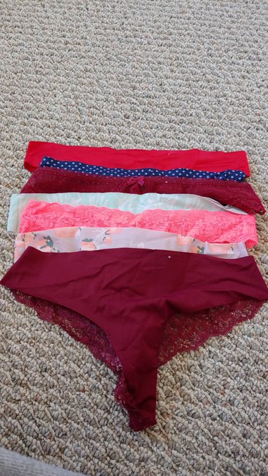 Which ones do you want? And HOW do you want them?! 35$💸 base price for one days wear. 5$ per night extra