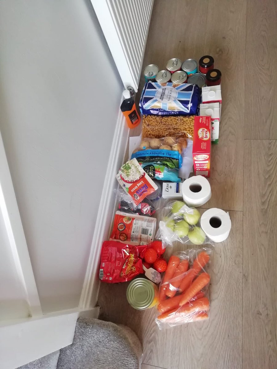 LisaHowarth18's tweet image. My Sister and her husband were told to self isolate due to health conditions. No leaving the house not even for an hour of exercise.  This food parcel arrived for them today from the Government and they will get a delivery each week until the end of lockdown. Defo worth a tweet!