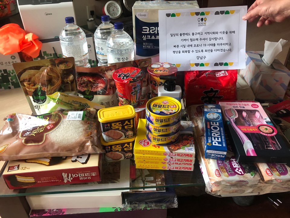 18/ Didn't end there. 30 minutes after the civil servant left another care package was delivered with what they coined as essentials. An ample bribe to stay home if you will.