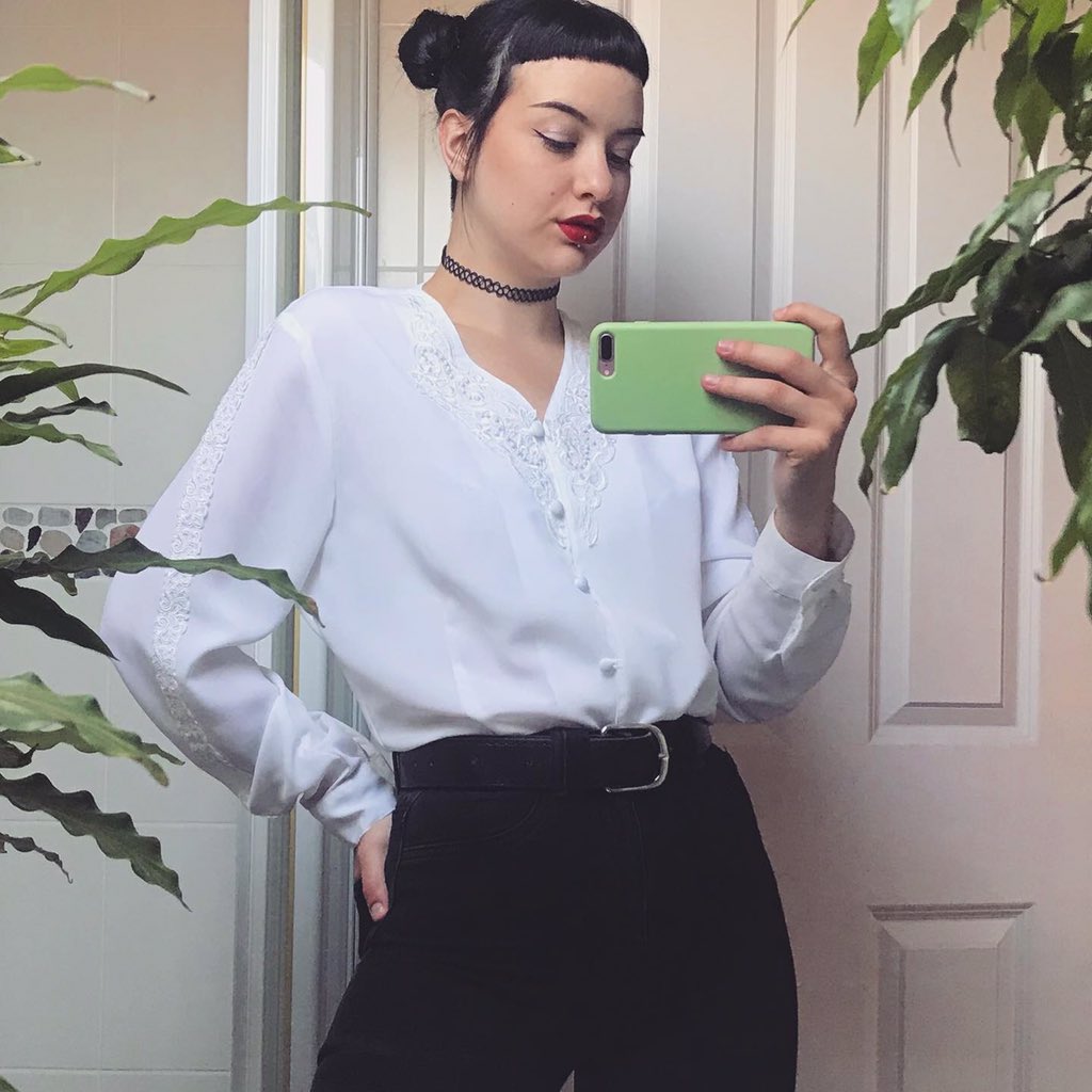 Rosie_oliviaa's tweet photo. #haulternative #FashionRevolution I just love finding a thrifted gem that I know will last as a staple in my wardrobe. Found this vintage blouse on depop for only £12! #SecondLife #Recycle #secondhand https://t.co/QXBbvzq3xp