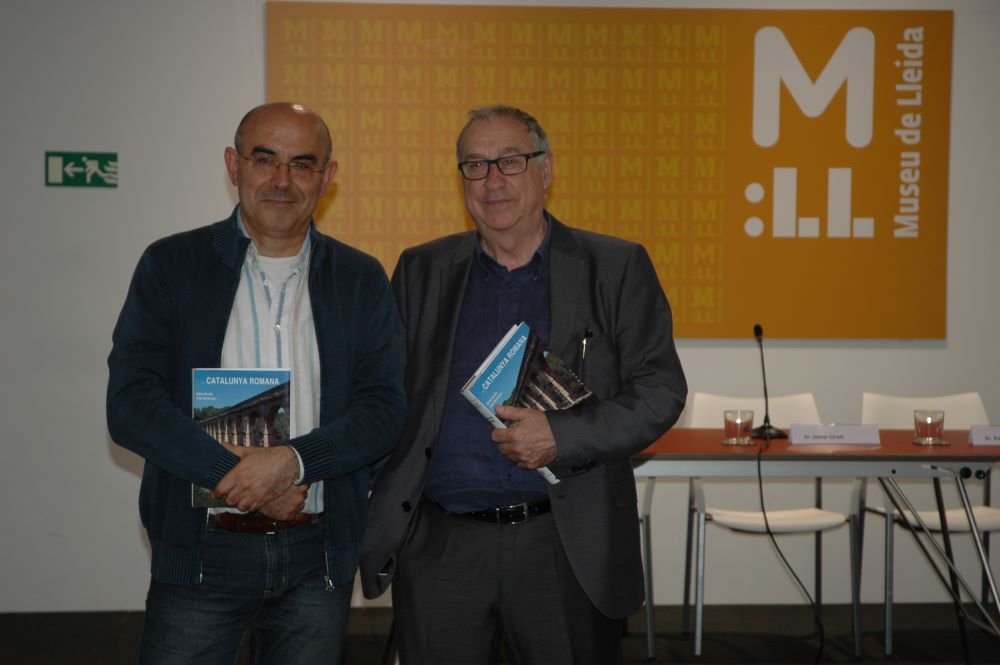 museudelleida's tweet photo. Atenció que anem a més. La mateixa sala va acollir la presentació de la "Catalunya romana" de @santacanamestre i Víctor Revilla, i del primer #PostuLlibre, amb gran afluència de públic. Per al segon, la sala ja va quedar petita, oi @PostureigLleida? https://t.co/YpYpOvOpLk
