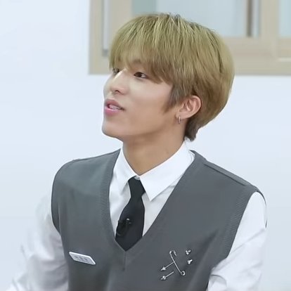 Jeongwoo-Laging katabi ng saksakan sa room-"Tara ml"-Laging nasa likod-Papasok nang maaga para mag cellphone-Maharot din 'to.-"Hyunsuk hyung tawag ka ni mam!!!" --pero di naman talaga-Kwento lang ambag nya sa groupings-Laging badtrip si Hyunsuk-"Pahinging papel tatlo."