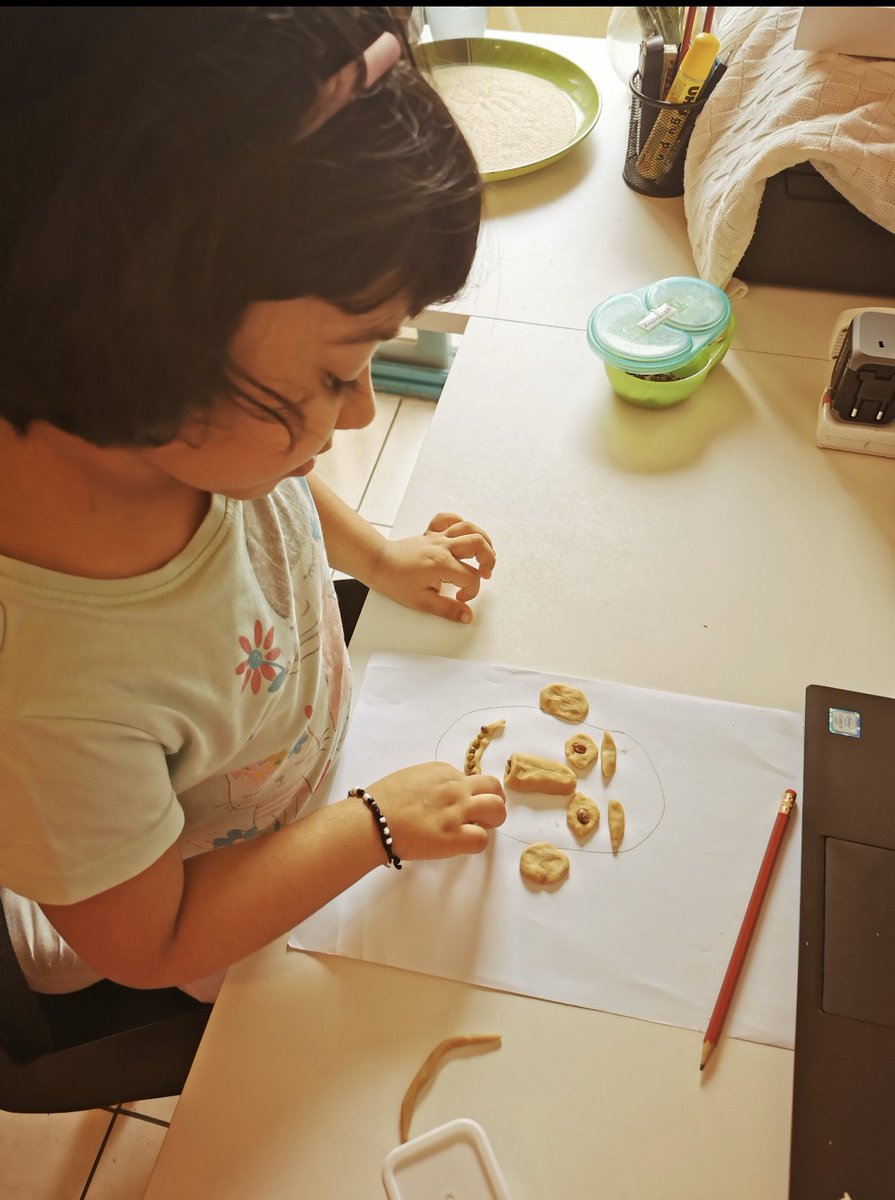 Rekhakrishnapi1's tweet photo. The kindergarteners of KGS enjoying the remote learning session.The children are learning and spending time in a purposeful manner.@ashex16 @Radha71871517 @BinojRoseline #gemscomingtogether @khaleejtimes @gulf_news @KHDA https://t.co/Xw4zFHsfU0