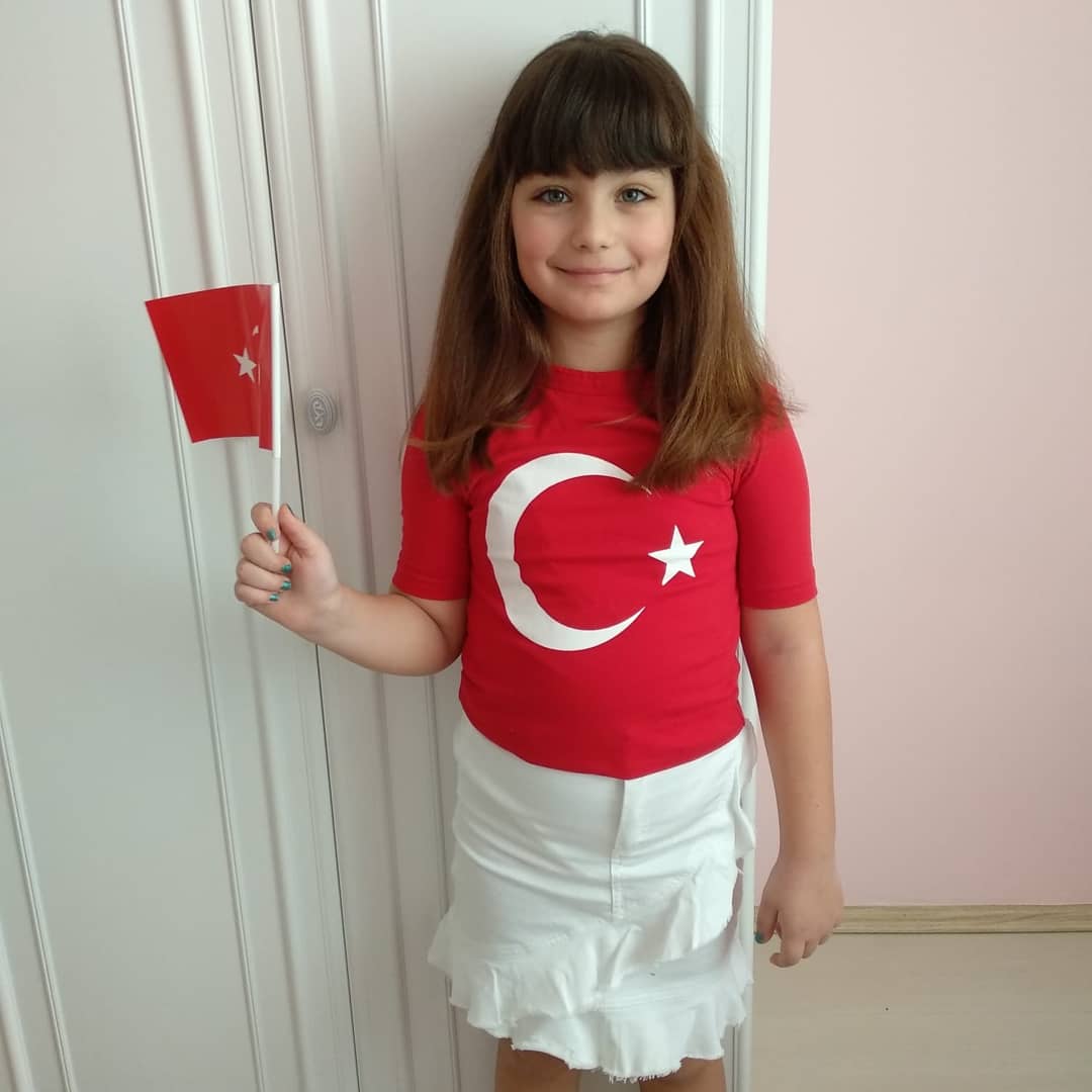 sehirli48's tweet photo. Yüz yıllar yaşa 23 Nisan 🇹🇷🇹🇷🇹🇷
#EvdeBayramVarBurdur 
#yüzyıllaryaşa23nisan 
#EgitiminMerkeziGölhisar 
@ziyaselcuk @emrecay55 @KavcakarBilal @HalilVardi59 @GolhisarM @FenGolhisar https://t.co/D8gqOuRtEX