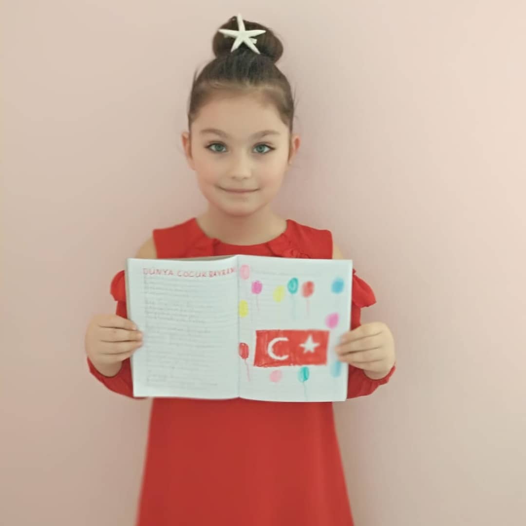 sehirli48's tweet photo. Yüz yıllar yaşa 23 Nisan 🇹🇷🇹🇷🇹🇷
#EvdeBayramVarBurdur 
#yüzyıllaryaşa23nisan 
#EgitiminMerkeziGölhisar 
@ziyaselcuk @emrecay55 @KavcakarBilal @HalilVardi59 @GolhisarM @FenGolhisar https://t.co/D8gqOuRtEX