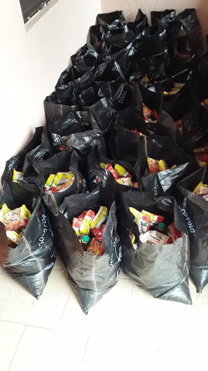 Samlee_23's tweet photo. Like our fore fathers saying, "when hunger is subtracted from poverty, it reduced". Lets do the little we can, and hope things will turn out better. 50 households reached, pray we can do more. Special thanks to My Sister. #StaySafe #StayHome https://t.co/ZHV3ON1wAI