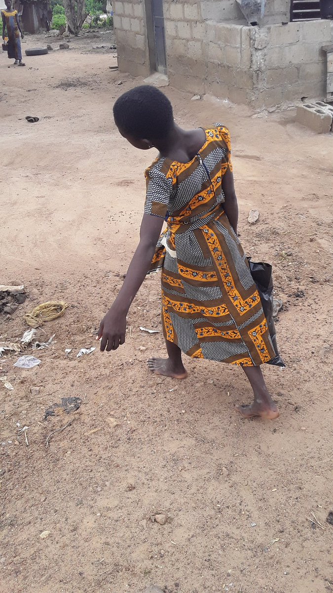 Samlee_23's tweet photo. Like our fore fathers saying, "when hunger is subtracted from poverty, it reduced". Lets do the little we can, and hope things will turn out better. 50 households reached, pray we can do more. Special thanks to My Sister. #StaySafe #StayHome https://t.co/ZHV3ON1wAI