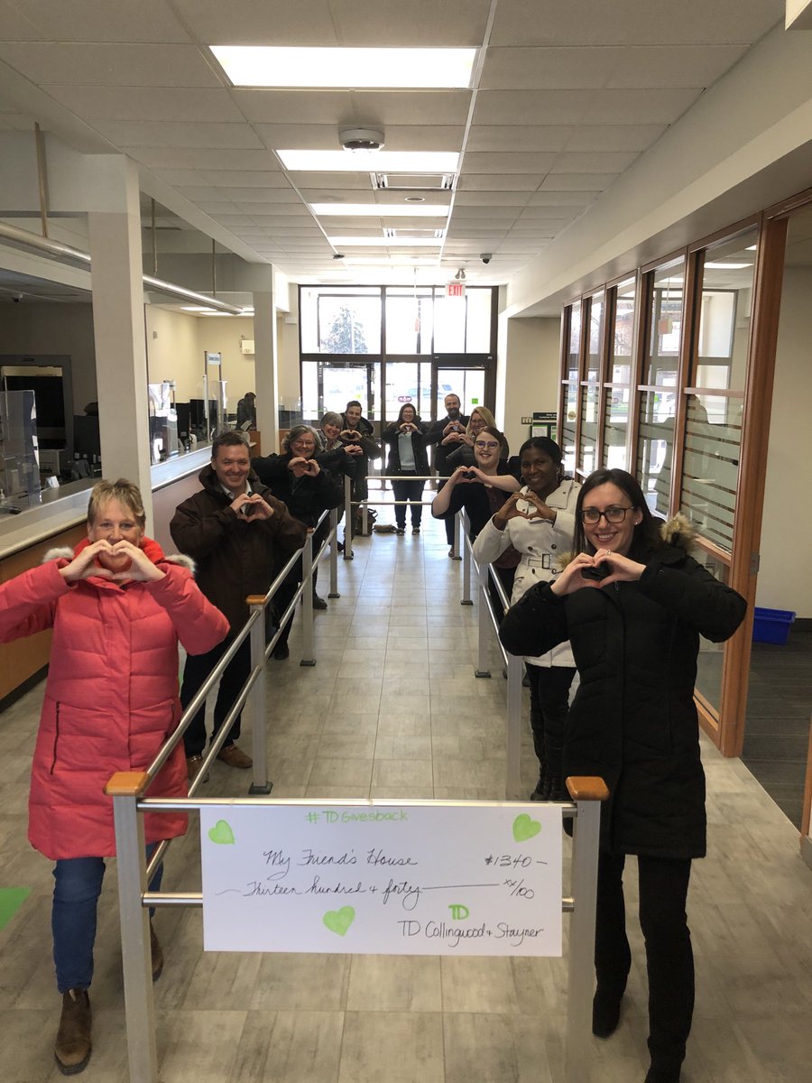 TD Collingwood/Stayner helping those in need #MyFriendsHouse #TDGivesback #TDhelpinghands #physicaldistancing ⁦<a href="/Condelloe/">Ester Condello</a>⁩ <a href="/TaraLynnH_TD/">Tara-Lynn Hughes</a>