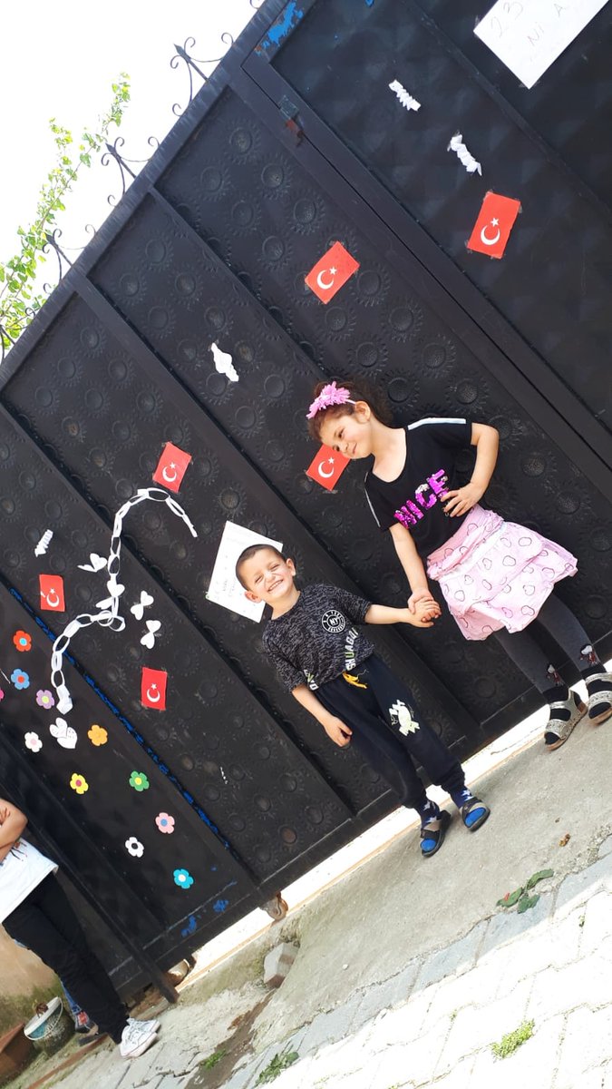 ”Yarının teminatı olan çocuklarımıza yarının gözüyle bakalım ki yarınlarımız aydınlık olsun 23 Nisan Ulusal Egemenlikve Çocuk Bayramınız Kutlu Olsun.”
<a href="/KrtlnKymkmlk/">KurtalanKaymakamlığı</a>
#kurtalan23nisanıkutluyor