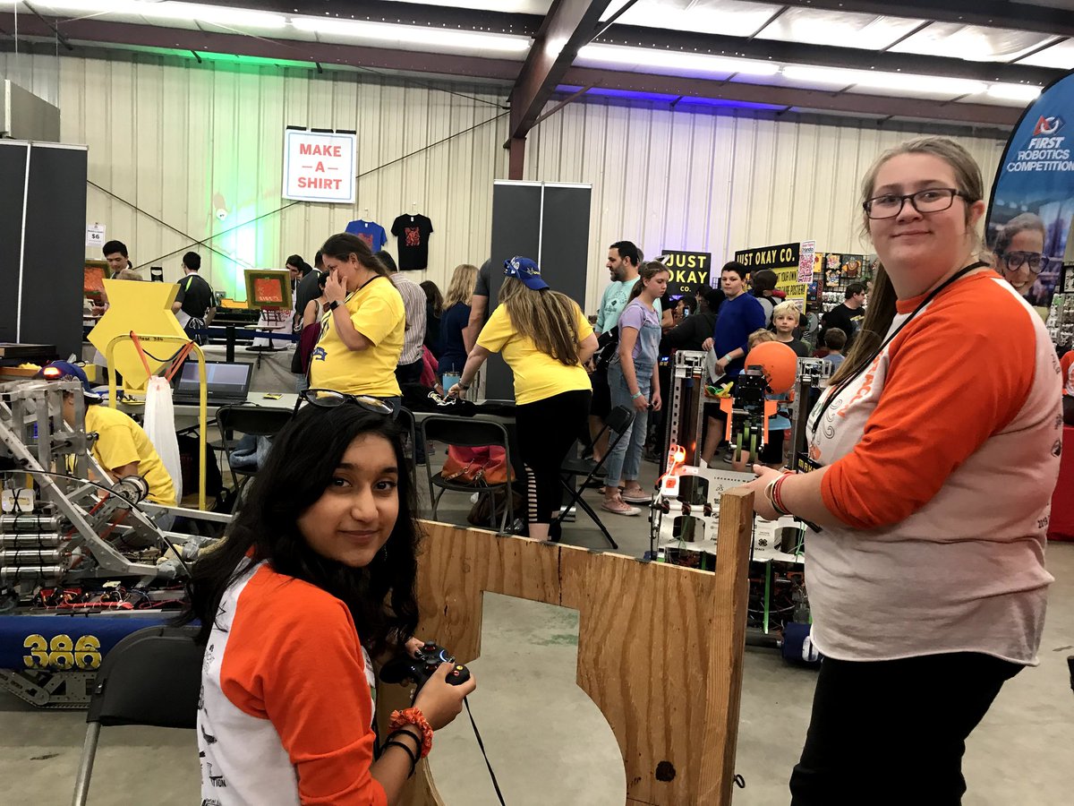 FRCBacon1902's tweet photo. Day 4 of #12DaysofOutreach
Each year, we love to share STEM in our community at the @OrlMakerFaire! Our robots always draw a crowd of people eager to learn about @FIRSTweets. Last year we even had an opportunity to help out with the Nerdy Derby! https://t.co/bpHm7vPxtL