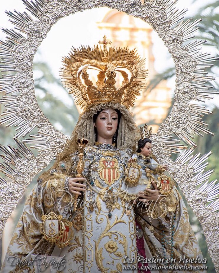 Virgen de la Merced, bondadosa Madre de Dios, estrella resplandeciente y 
luna purísima 
Escucha Madre, nuestros ruegos;
Tú que rompes las cadenas de nuestro pecado,
para que ya liberados de estas 
podamos encontrarnos con tu Hijo el Señor Jesús.