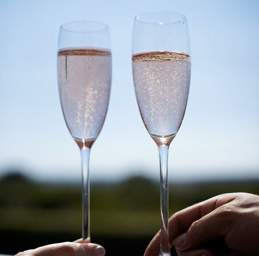 Wine_GB's tweet photo. Wishing everyone a great St George’s Day! 🥂 (photo courtesy of @ChapelDownWines) #SparklingIsolation #EnglishSparklingWine https://t.co/vENeoU4wHq