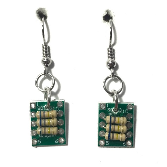 So good I had to share! Check out all the items I'm loving on <a href="/Poshmarkapp/">Poshmark</a> #poshmark #fashion #style #shopmycloset #underarmour: posh.mk/s8VgGbI1U5