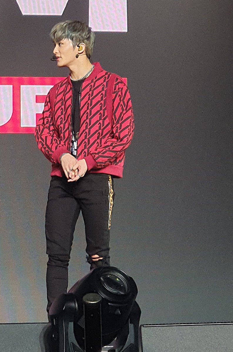 fantaken + unwhitewashed mark lee⠀⠀⠀⠀⠀  [an holy thread]