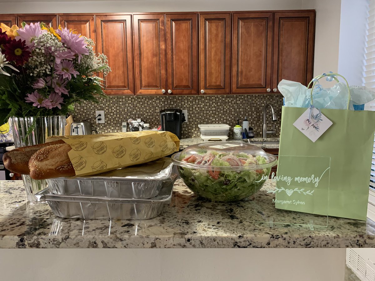 mrslupo13's tweet photo. So incredibly fortunate to work with the families of Dever 💙💛. Thank you for thinking of my family during a difficult time. You made my day brighter and I love you all from the bottom of my heart.  #VS13STRONG #dedicatedatdever #thisisfamily @JamesADever @GruenDarren @VS13UFSD https://t.co/qZJU8Itpv0