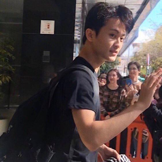 fantaken + unwhitewashed mark lee⠀⠀⠀⠀⠀  [an holy thread]