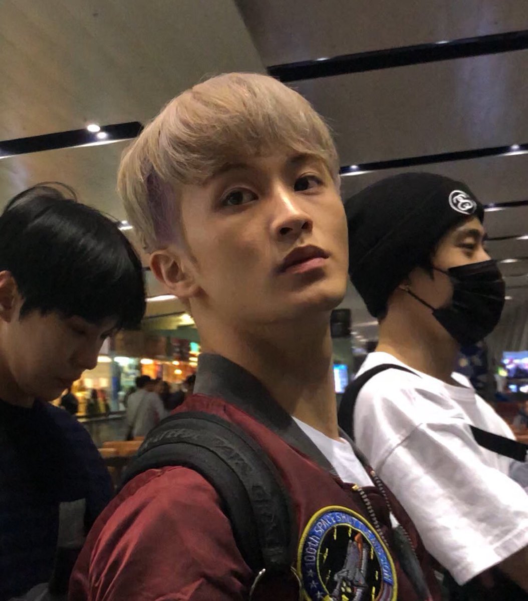 fantaken + unwhitewashed mark lee⠀⠀⠀⠀⠀  [an holy thread]