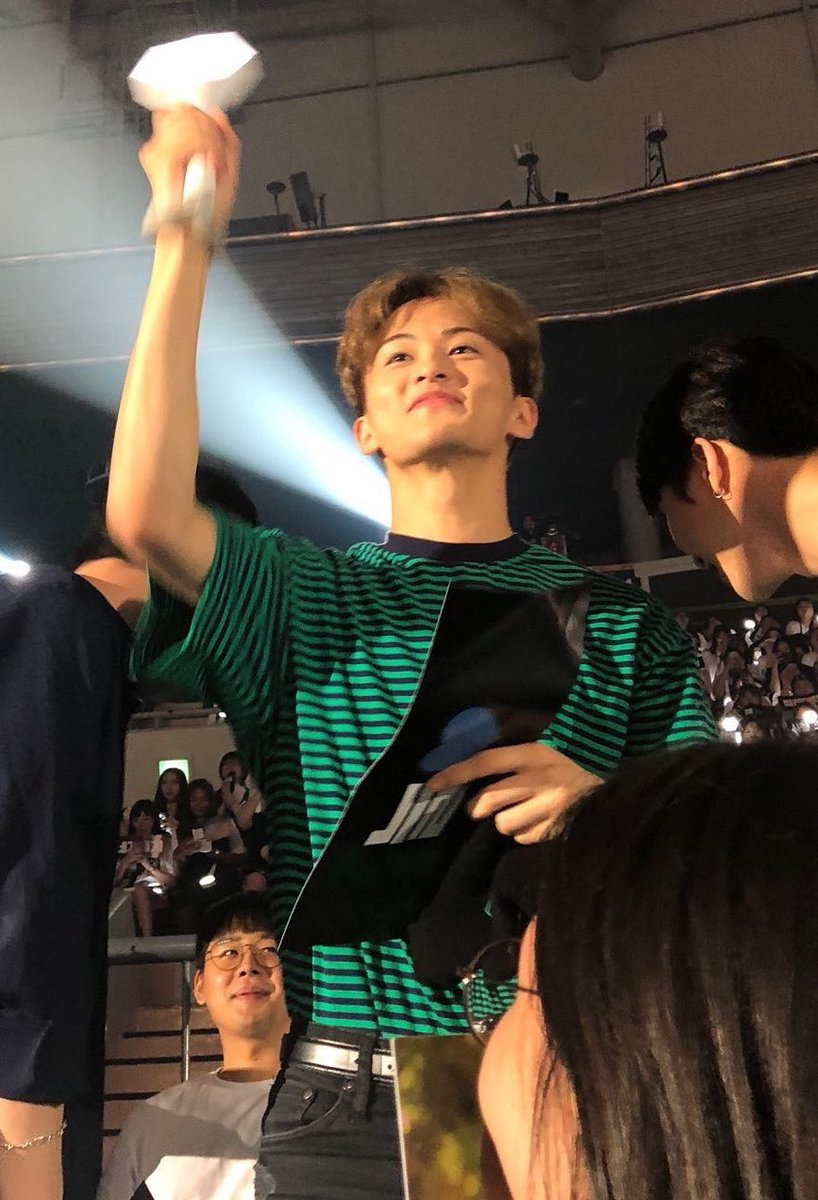 fantaken + unwhitewashed mark lee⠀⠀⠀⠀⠀  [an holy thread]