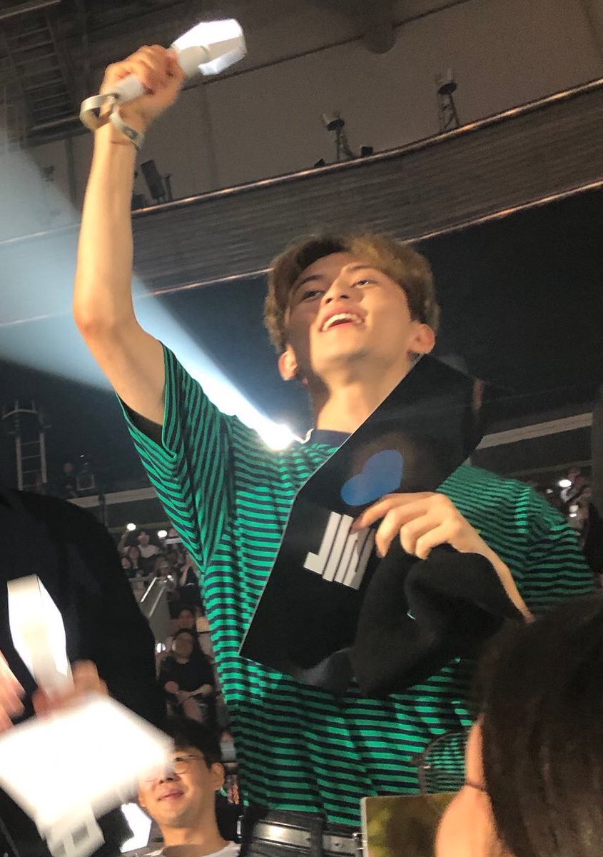 fantaken + unwhitewashed mark lee⠀⠀⠀⠀⠀  [an holy thread]