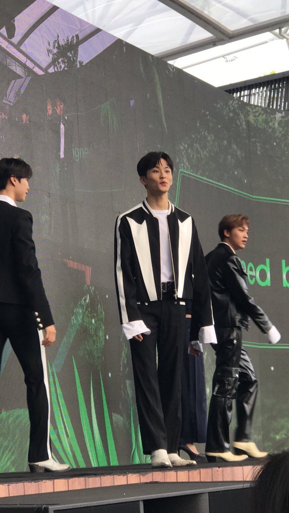fantaken + unwhitewashed mark lee⠀⠀⠀⠀⠀  [an holy thread]