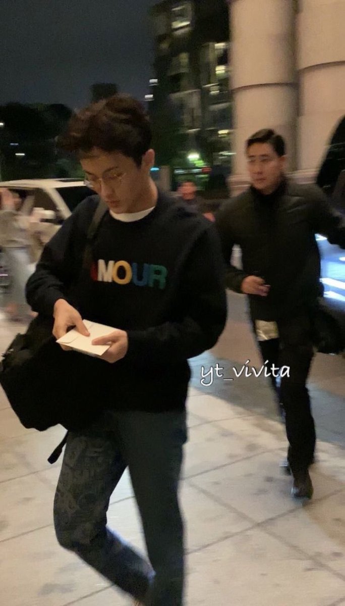 fantaken + unwhitewashed mark lee⠀⠀⠀⠀⠀  [an holy thread]