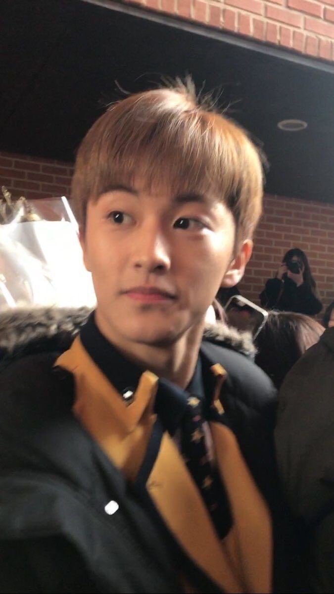 fantaken + unwhitewashed mark lee⠀⠀⠀⠀⠀  [an holy thread]