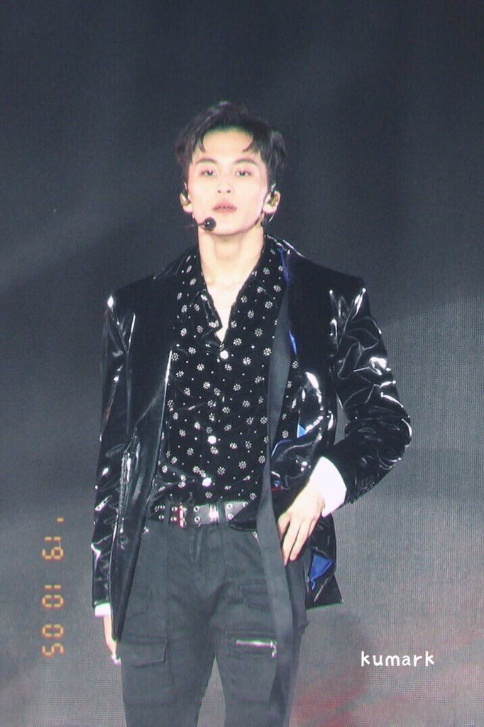 fantaken + unwhitewashed mark lee⠀⠀⠀⠀⠀  [an holy thread]