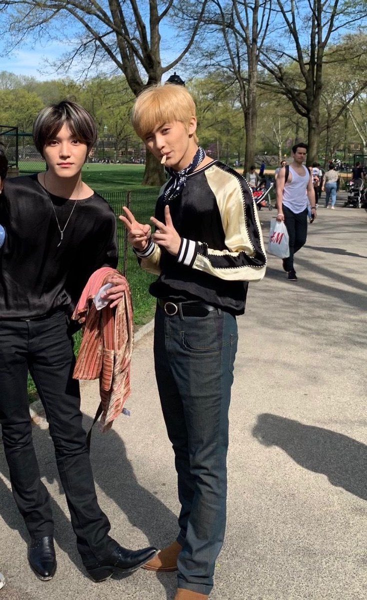 fantaken + unwhitewashed mark lee⠀⠀⠀⠀⠀  [an holy thread]