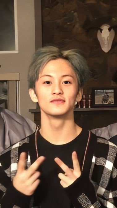 fantaken + unwhitewashed mark lee⠀⠀⠀⠀⠀  [an holy thread]