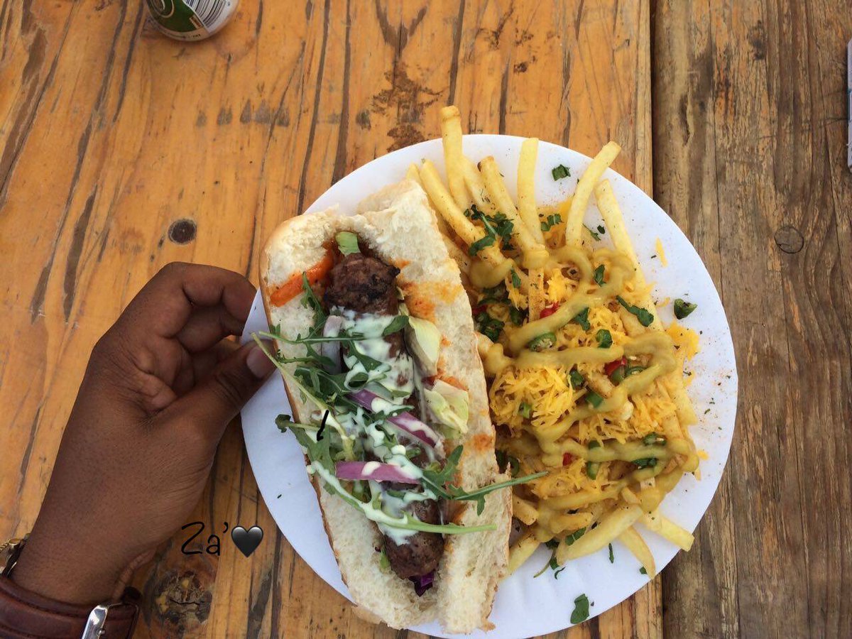 zaelitesolution's tweet photo. A Street Food Throw Back.
โThe Gourmet Wors Roll & Chilly Cheese Chipsโ ๐ฉ๐ฝโ๐ณ๐ค
#FoodZee
#StreetFood
#PopUpChef https://t.co/yQRfgbEqab