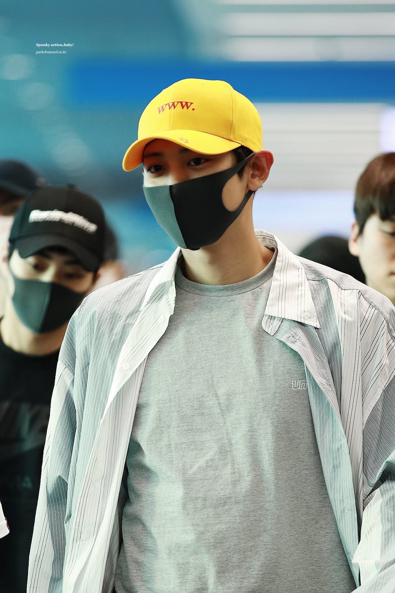 chanyeol and baekhyun sharing clothes a thread