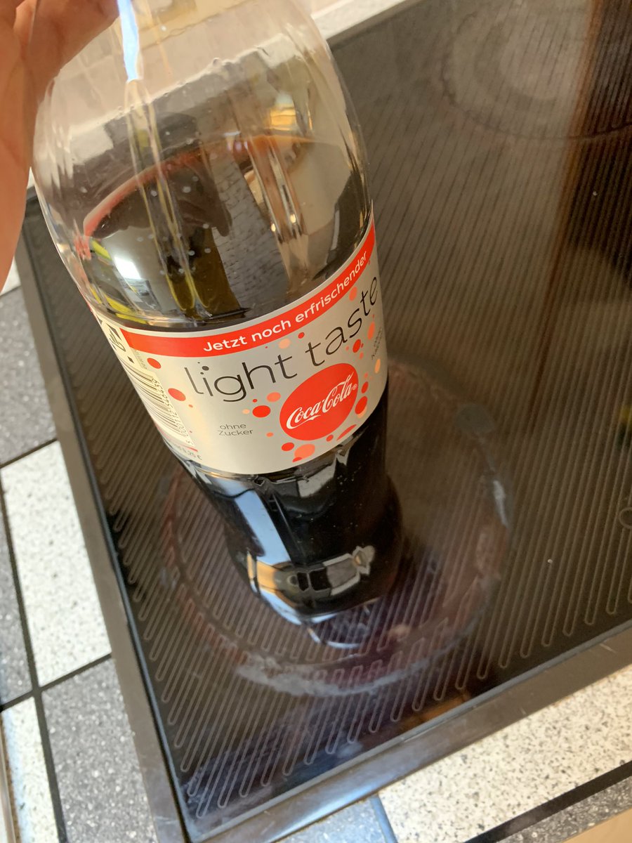 Alberto68643564's tweet photo. Cola Zero beste https://t.co/3flnqrwdDx