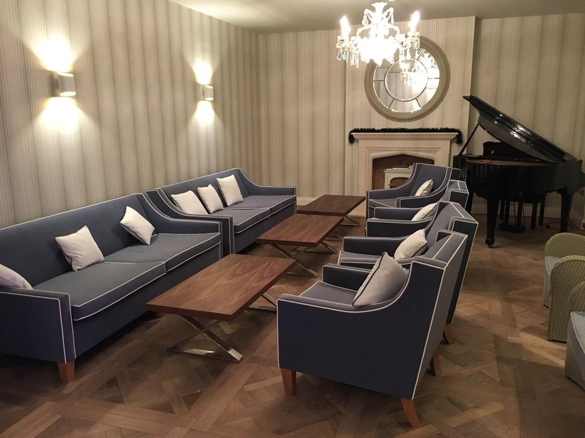 MattersSw's tweet image. Just looking back at some of our more intricate jobs... this flooring contract at the wonderful Sidmouth Harbour Hotel is one of our favourites...  Versailles oak panels and a hard-wax oil finish