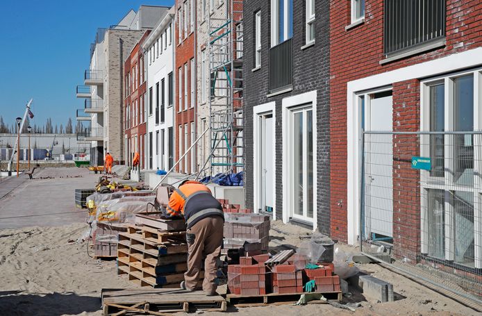Kabinet en bouwsector schouder aan schouder in statement: ‘Doorgaan met nieuwbouw’ ow.ly/jxPP50zmau2