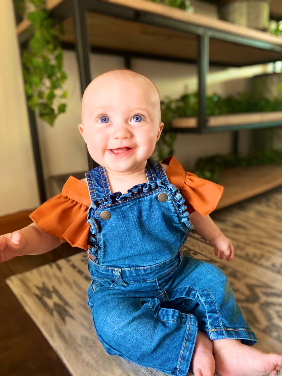 Okay, is my niece cute or is she cute??🧡