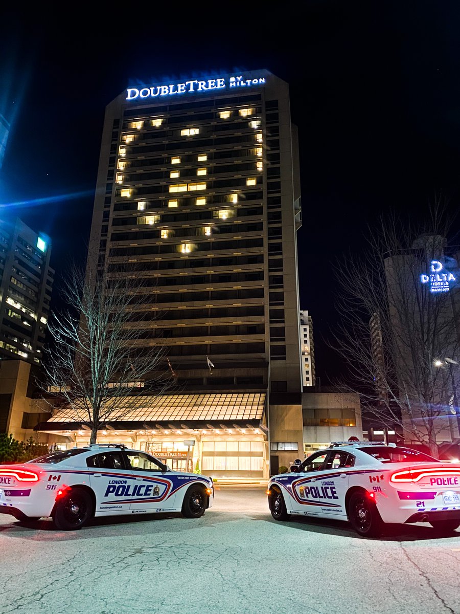 lpsmediaoffice's tweet photo. One of our officers took this photo the other night in downtown #ldnont at the Doubletree by Hilton Hotel. 💙❤ Absolutely beautiful. #InThisTogether @CityofLdnOnt #ThankYou #community https://t.co/EWCnVfHqOu