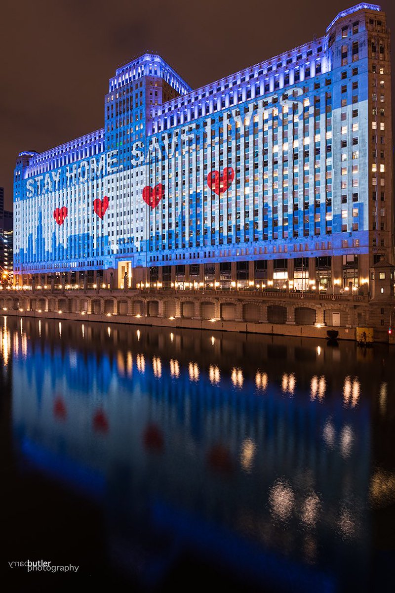 Another view of the Merchandise Mart on Wednesday night.  Click photo to see the whole image. #chicago #covid19