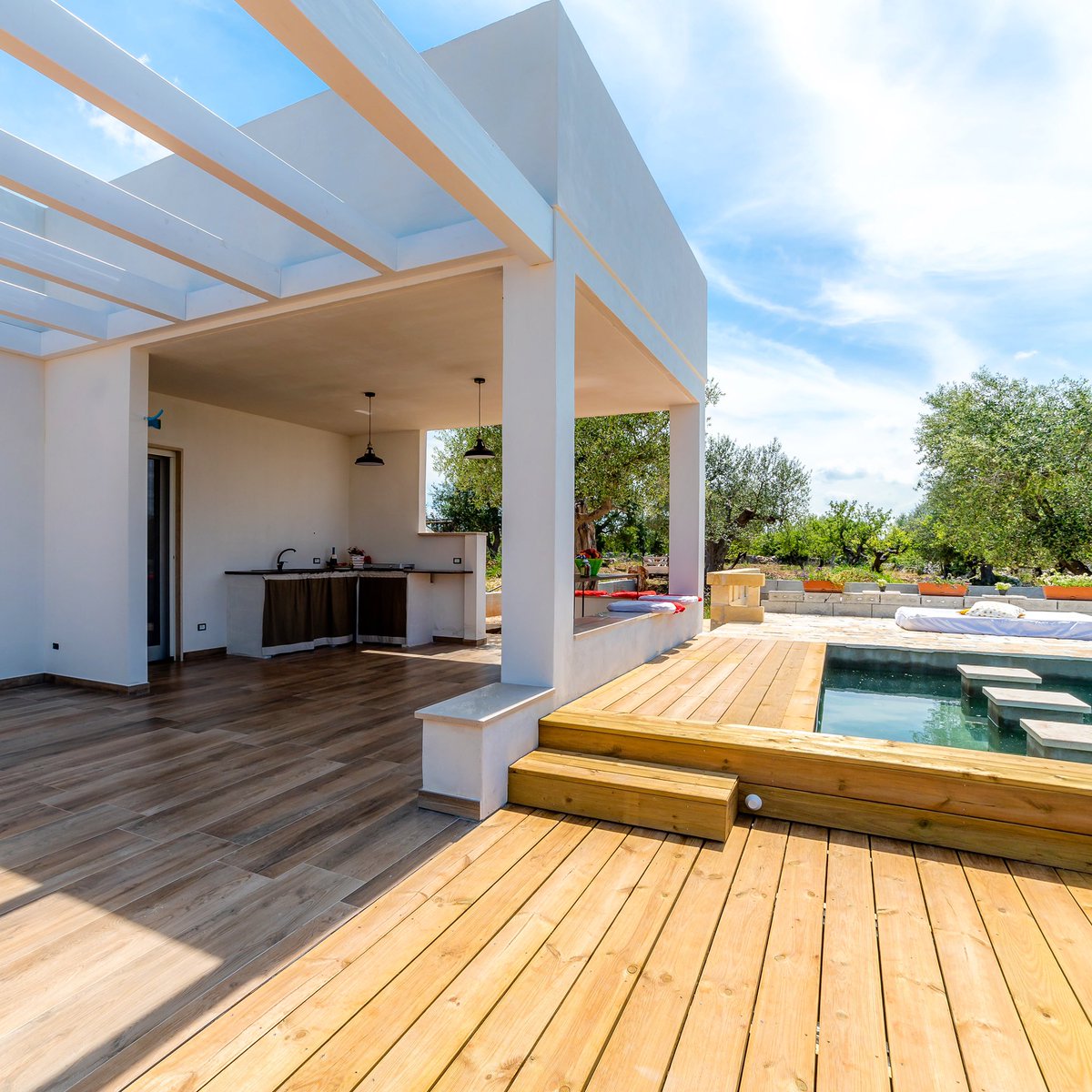 Tra qualche settimana potremo goderci questo gioiello, circondato da ulivi secolari e alberi da frutto, in pieno relax 
#wepuglia #weareinpuglia #travelagency #travel #travelblogger #estate #relaxing #family  #friends #apulia  #viaggiare #restateinitalia #vieniinpuglia